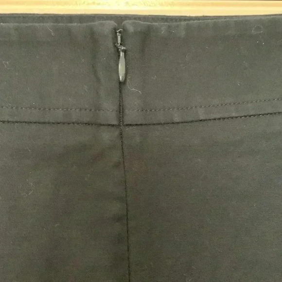 Banana Republic navy blue stretchy pencil skirt w back zipper, and  hook & eye - Picture 3 of 4